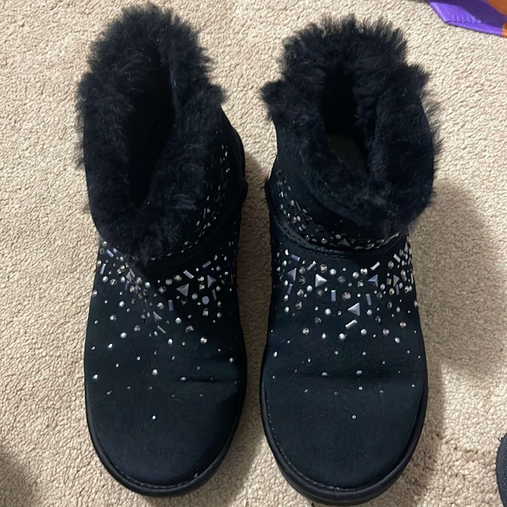 Black ugg boots